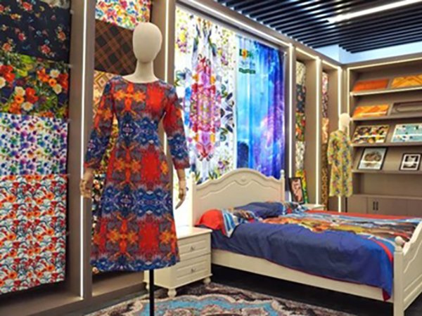 WTiNcomment's tweet photo. READ: Digital textile printing OEM Flora will launch a new UV inkjet printer, equipped with Epson T3200 print heads, at @FESPA Global Print Expo 2022.

Read more here: https://t.co/qpCOWa1bQr https://t.co/WxbHmt94ON