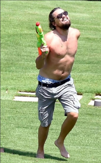 liudage021's tweet photo. @memeland I like Xiao Li's water gun, because it has witnessed Xiao Li's appearance when he was at his peak~ #memelandtraits https://t.co/SX4pqBn6yF