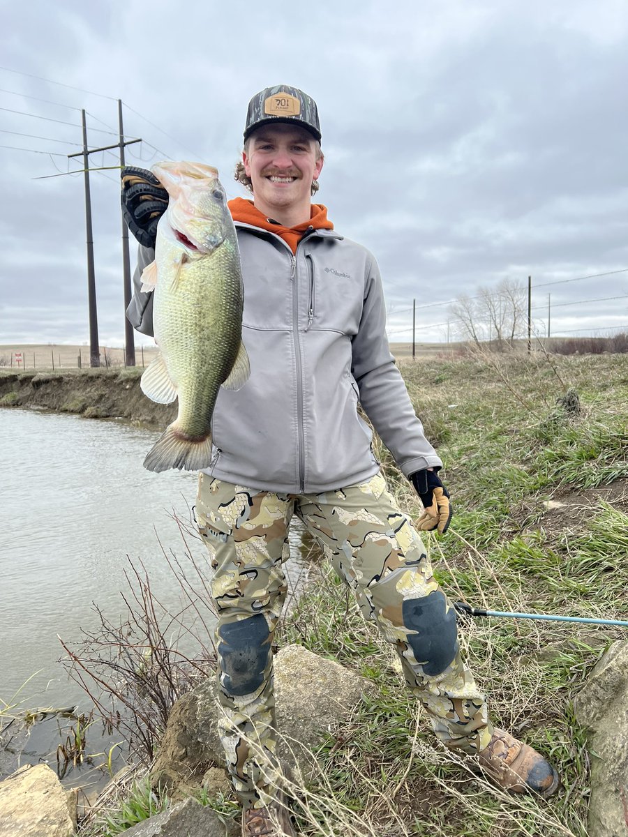 701pursuit's tweet photo. What do y’all think this was caught on? 

#701Pursuit #bassfishing #largemouth  #outdoorlife #outdoors #fishing #wired2fish #seaguarfluorocarbon #senko #daiwareels #sixgillfishing #bassman #wootungsten #6thsensefishing #bassmaster #bass #rippinlips https://t.co/cVnfLqLxIY