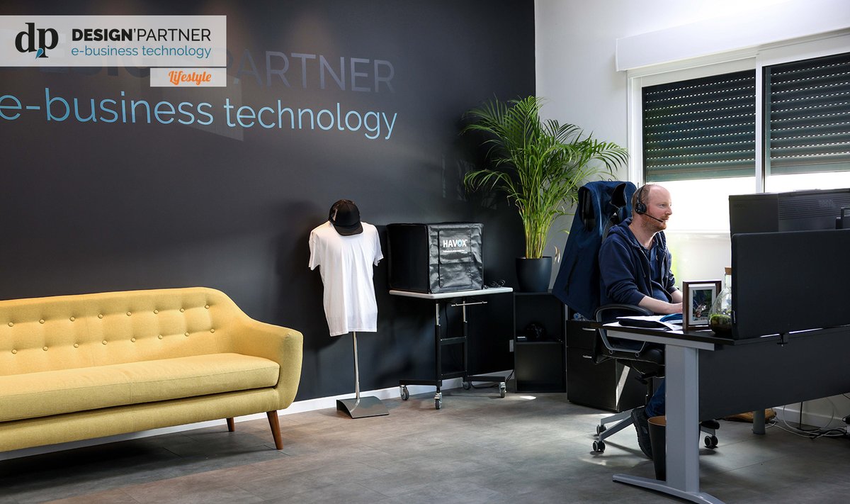 designpartnerfr's tweet photo. Il y a quelques jours notre #ServiceClient a pris possession de son nouveau bureau 🎧☎️ !

Un environnement de travail plus spacieux et agréable.

#DesignPartner #Vire #VireNormandie #SatisfactionClient #ECommerce https://t.co/aatjDYTYUZ