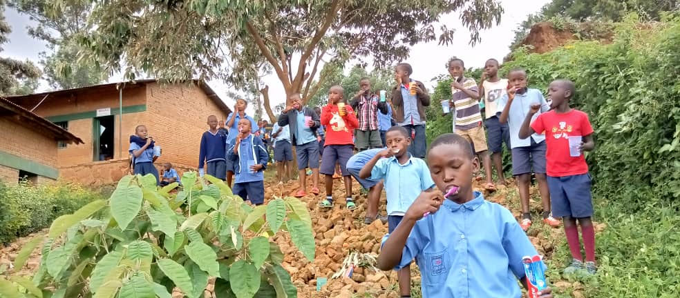 Menyereza umwana Inzira akwiriye kunyuramo, azarinda asaza atarayivamo <a href="/DentalRda/">RWANDA DENTAL ASSOCIATION (RDA)</a>  <a href="/habineza3/">habineza eric</a> <a href="/Alinech93828439/">Aline christine</a> <a href="/fabriceRWA/">Fabrice</a>