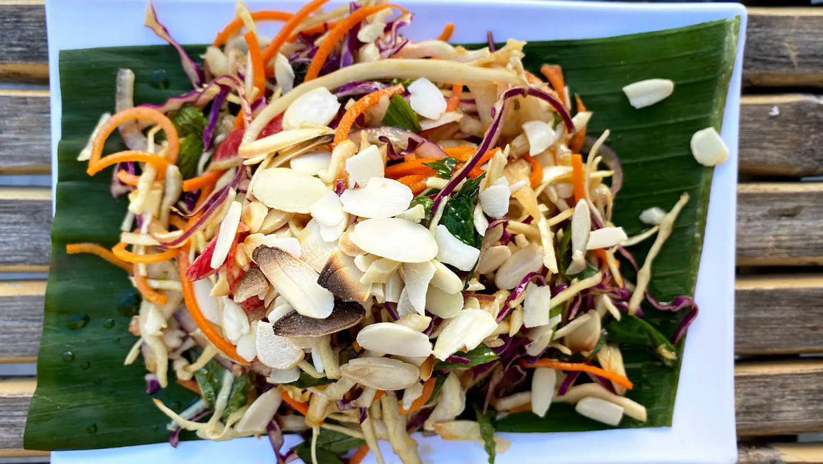 EatBamboozle's tweet photo. Happy #MeatlessMonday! Bring a friend for a meatless meal at Bamboozle and get the second entree half off! https://t.co/tPoGsBv1cM #bamboozlecafe #bamboozlechannelside #eatbamboozle #tampa #vegan https://t.co/HVrogFq0Pb