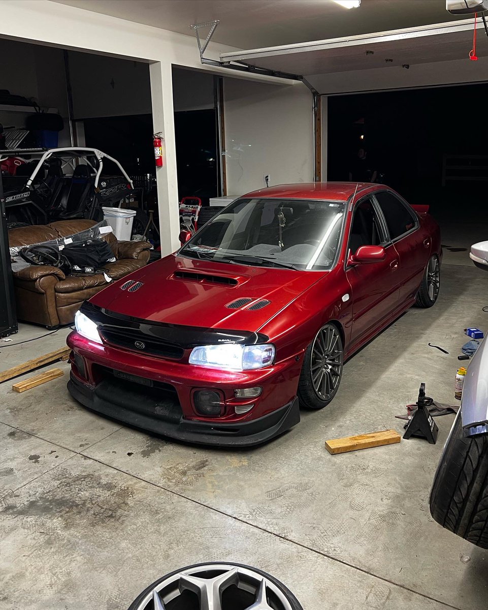 xaycob's tweet image. Happy with the red car again