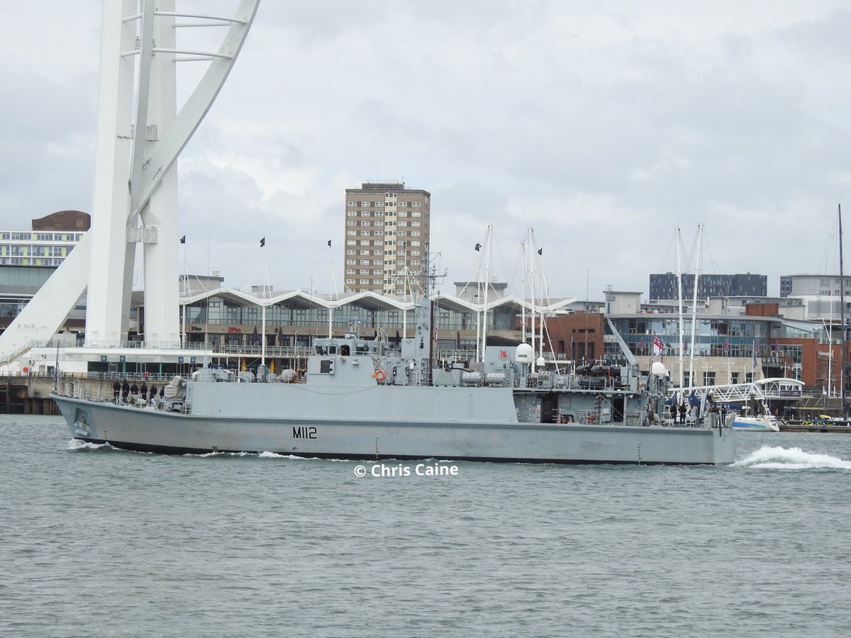 @HmsShoreham entering @HMNBPortsmouth prior to decommissioning and lay up in Rosyth soon. @NavyLookout @RNPics_ @RNFROGMAN @nato_news @WarshipCam @SouthCoastPhot4