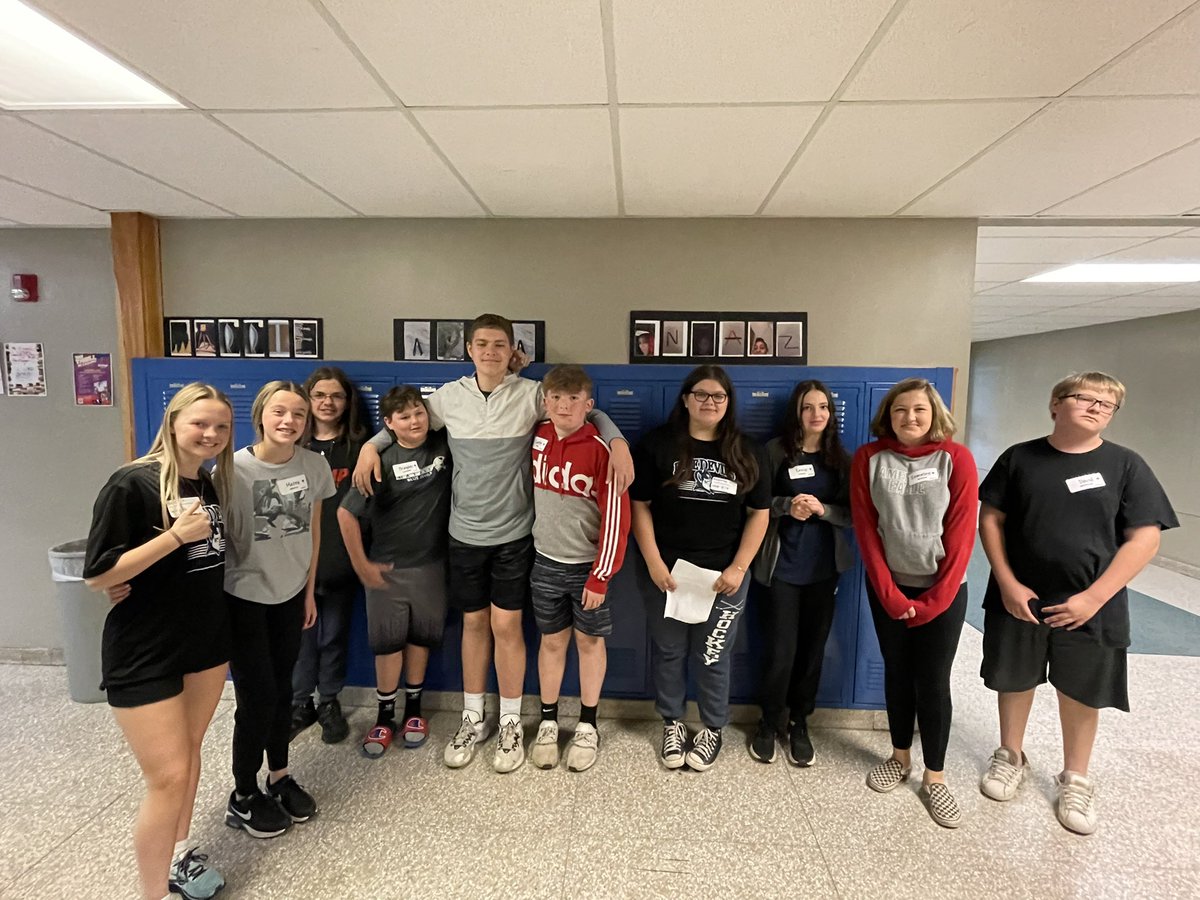 BataviaMiddle's tweet photo. Our 8th graders visited the HS this morning. They toured with Link Crew Leaders. They’re getting ready for Freshmen year at BHS! 💙🖤 #BMSProud #readyforHS #linkcrewleaders https://t.co/e5zBpJLEW4