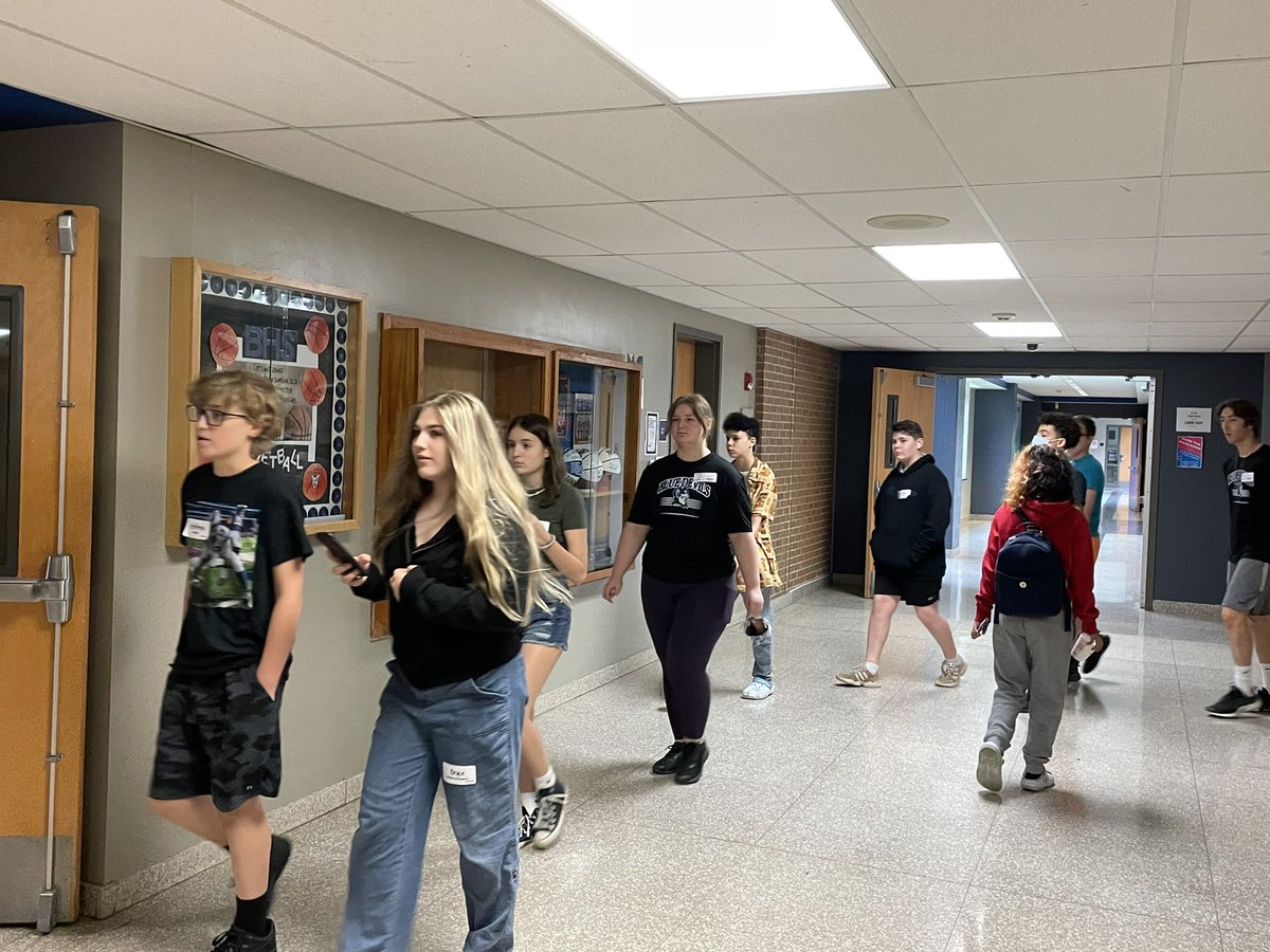 BataviaMiddle's tweet photo. Our 8th graders visited the HS this morning. They toured with Link Crew Leaders. They’re getting ready for Freshmen year at BHS! 💙🖤 #BMSProud #readyforHS #linkcrewleaders https://t.co/e5zBpJLEW4