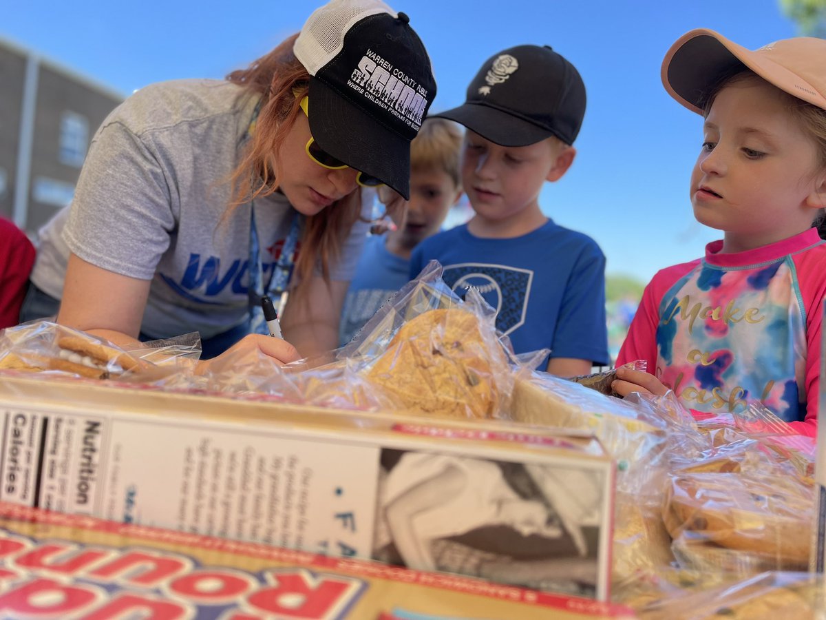 D93Rocks's tweet photo. It’s a @LittleDebbie Snack Cake Party @JresRockets today! Congrats on winning Snack Cake Survivor with @MellowMatts and @D93Rocks! https://t.co/OpkwVxgduy