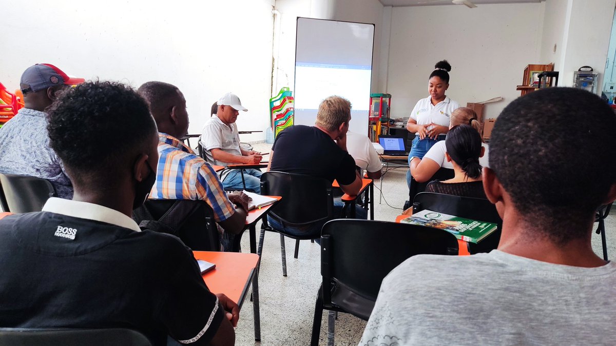 CRZCbananeras's tweet photo. Compartimos con los formadores de los procesos culturales de @alcaldiacarepa el plan de trabajo a desarrollar en el Convenio de Cultura que impactará en la comunidad potenciando el talento del municipio.

@GobAntioquia 
@Culturantioquia 
@Jorgew91 
@AuguraColombia https://t.co/deJgAoEQkL