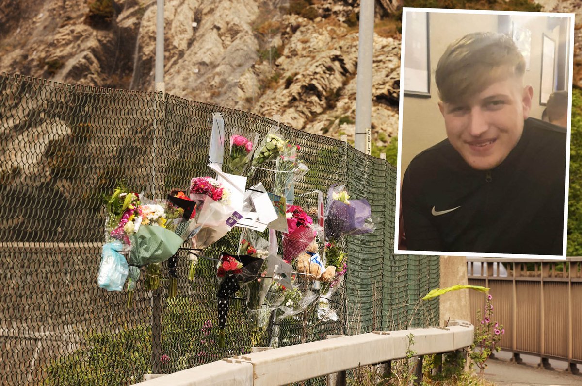 Man killed as car gets stuck under lorry in high-speed crash walesonline.co.uk/news/wales-new…