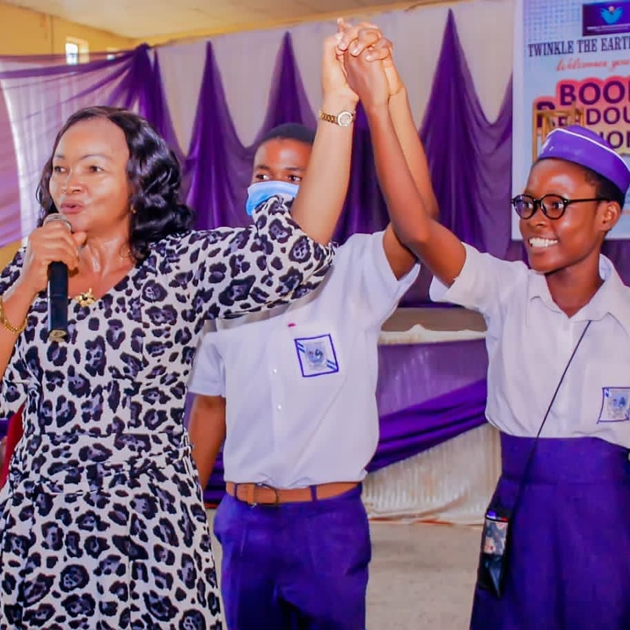 itwinkleearth's tweet photo. At the just concluded @itwinkleearth book readout session, senior secondary school students make a pledge to protect the Environment.

#environmentalstewardship
#ecoknowledge
#savetheplanet
#environmentalconsiousness
#environmentalawareness
#environmentaleducation https://t.co/oagPzROHbI