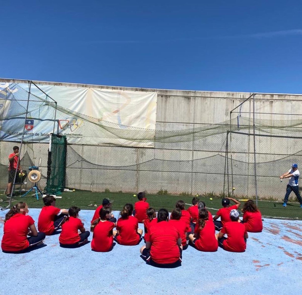 CeipEsteban's tweet photo. El pasado 6 de mayo disfrutamos, en El Hornillo, Telde, de unas jornadas de iniciación al béisbol, organizadas por La Concejalía de Deportes del Ayto. de Telde donde el alumnado de 5º de E.P. disfrutó de una mañana llena de juegos y diversión.
¿Te animas a practicar Béisbol? 🥎🏟 https://t.co/upDutAXBoJ