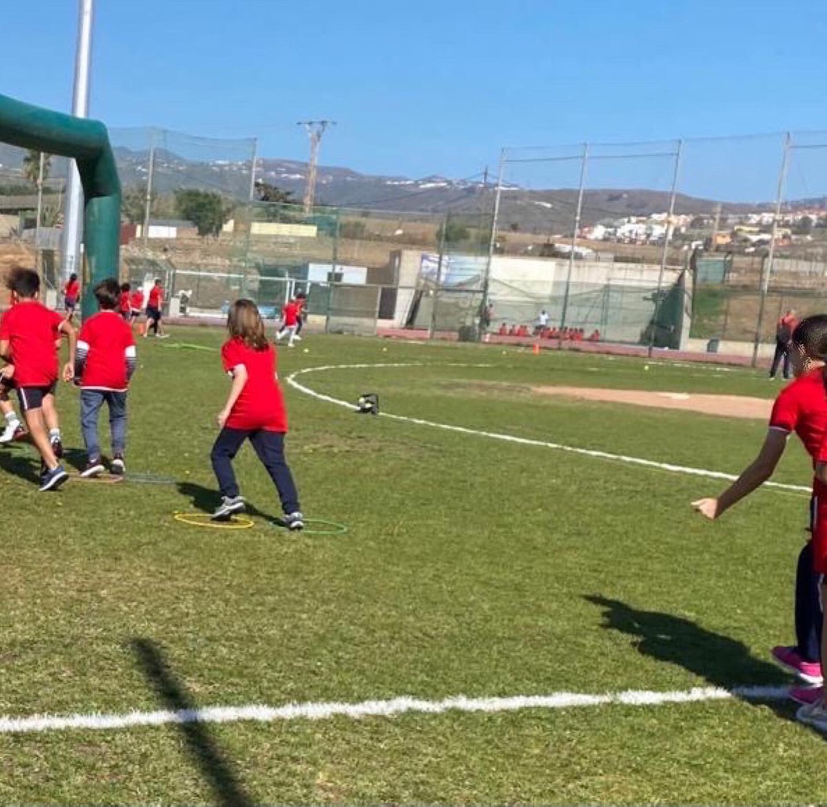 CeipEsteban's tweet photo. El pasado 6 de mayo disfrutamos, en El Hornillo, Telde, de unas jornadas de iniciación al béisbol, organizadas por La Concejalía de Deportes del Ayto. de Telde donde el alumnado de 5º de E.P. disfrutó de una mañana llena de juegos y diversión.
¿Te animas a practicar Béisbol? 🥎🏟 https://t.co/upDutAXBoJ