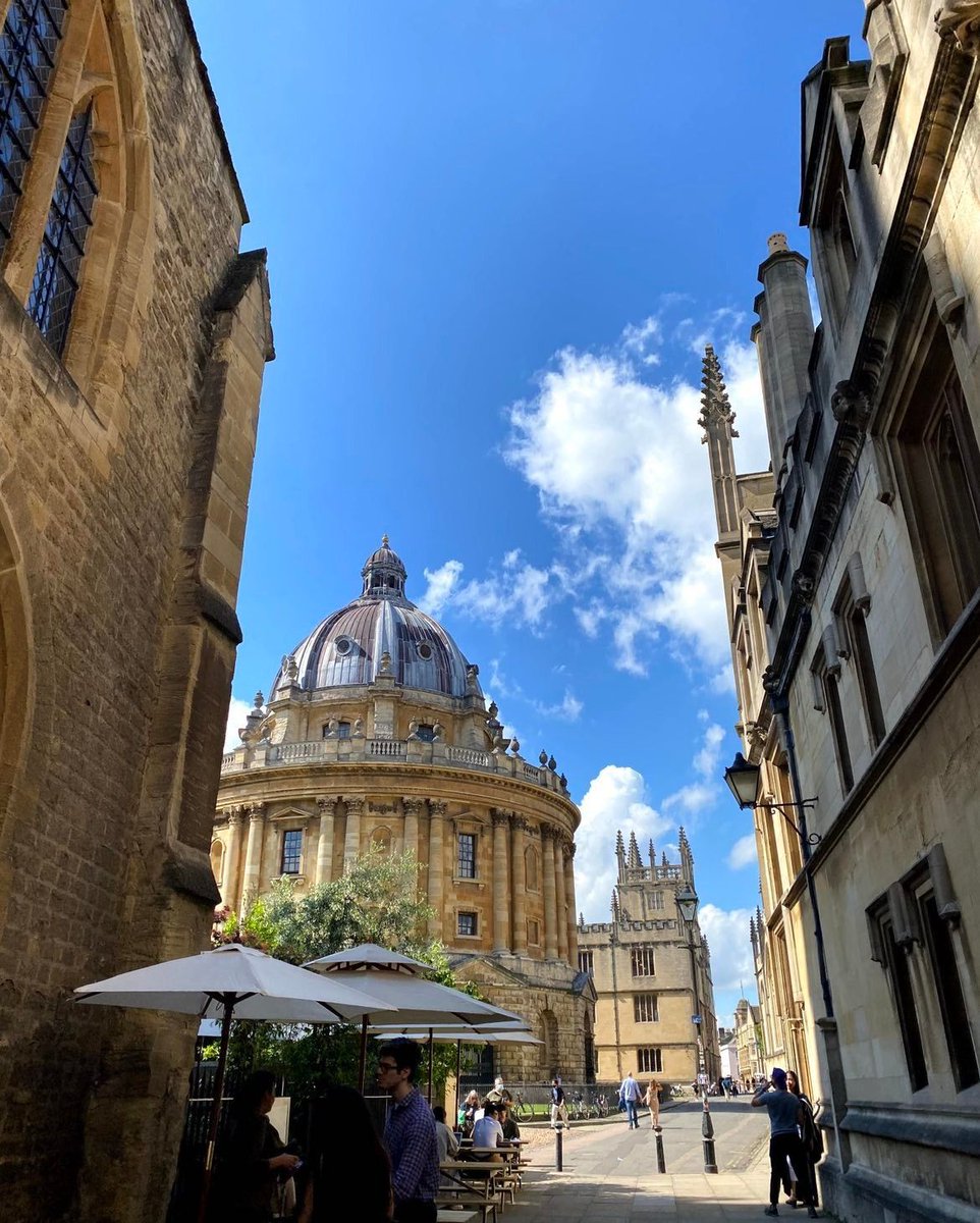 OxbridgeByWS's tweet photo. Iconic #Oxford snap 🤩

📸 Caroline, Oxford Tradition, 2021 🇬🇧

#oxbridgeprograms #Oxtrad https://t.co/Or8ptV1izQ