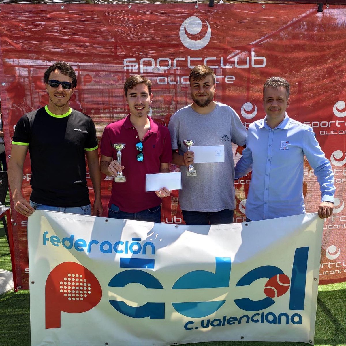 📋 #RESULTADOS🥈PLATA 2️⃣0️⃣⭐️ Sportclub Alicante

1ª🚹:
🏆 M. Cerezo - J. Palasí
❌ A. Hernando - J. Saura
✒️ 6/4 6/4

2ª🚹:
🏆 J. Muñoz - P. Sevilla
❌ D. Moreno - A. Meras
✒️ 6/2 6/1

🎉 ¡Enhorabuena!
✨ <a href="/comunitatesport/">Comunitat de l'Esport</a>
📍Sportclub Alicante Fun and Family