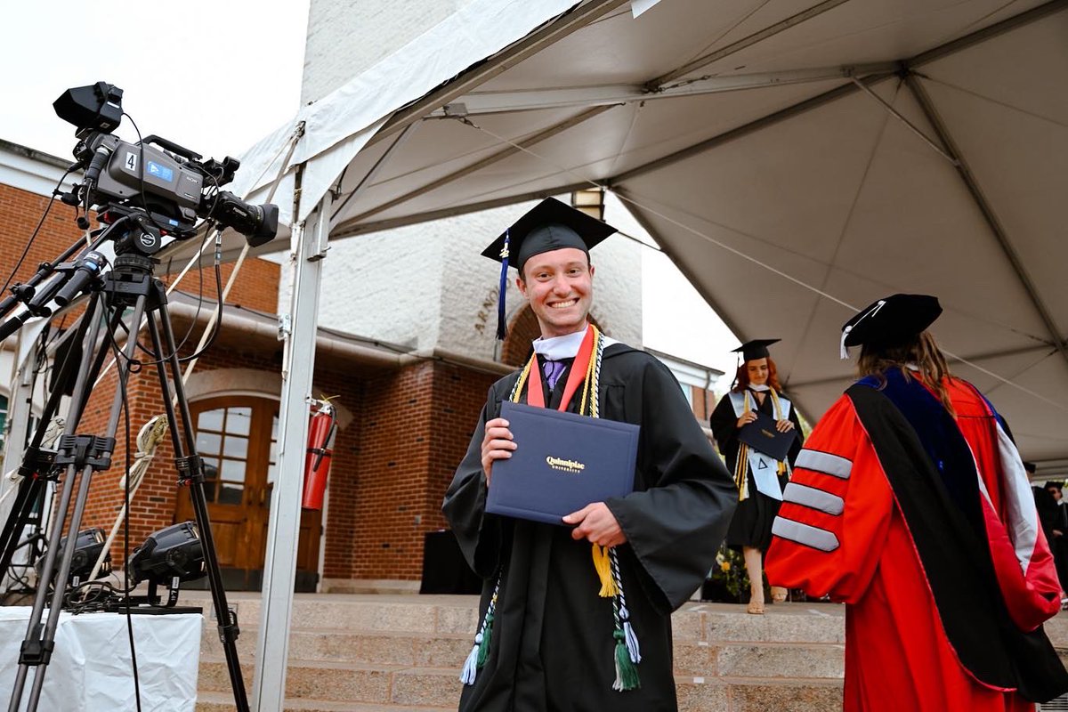 QUSchoolofComm's tweet photo. Congrats to all of the School of Communications undergrad and graduate students that received their bachelor’s and master’s degrees this weekend! Can’t wait to see what they will do next!

#commencement #undergraduate #graduate #quschoolofcommunications #qu2022 https://t.co/BHa8XOXYSG
