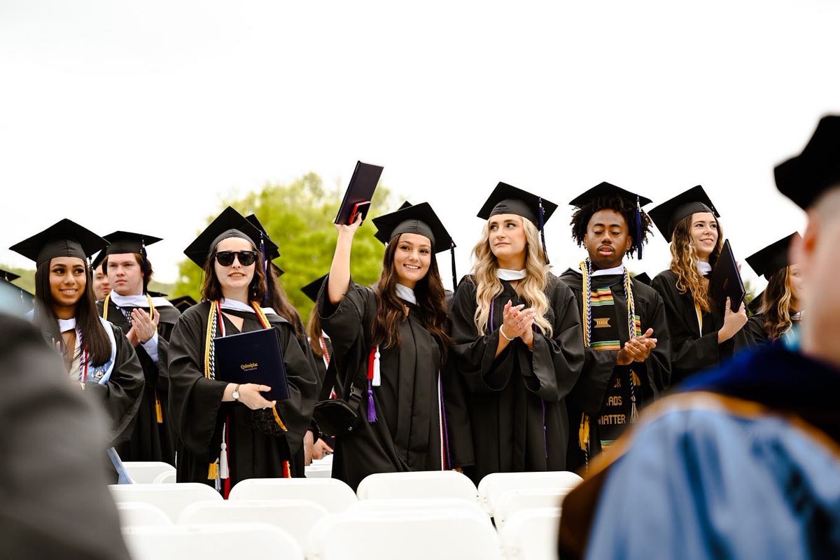 QUSchoolofComm's tweet photo. Congrats to all of the School of Communications undergrad and graduate students that received their bachelor’s and master’s degrees this weekend! Can’t wait to see what they will do next!

#commencement #undergraduate #graduate #quschoolofcommunications #qu2022 https://t.co/BHa8XOXYSG