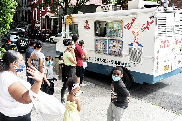 How New Yorkers know summer is here lol⁣
_⁣
_⁣
#mrsoftee #nycmrsoftee #nyc #designstudio #brooklyn #brooklyndesignstudio #marketingstudio #brownsparrowdesign #brownsparrowstudio #newyorker