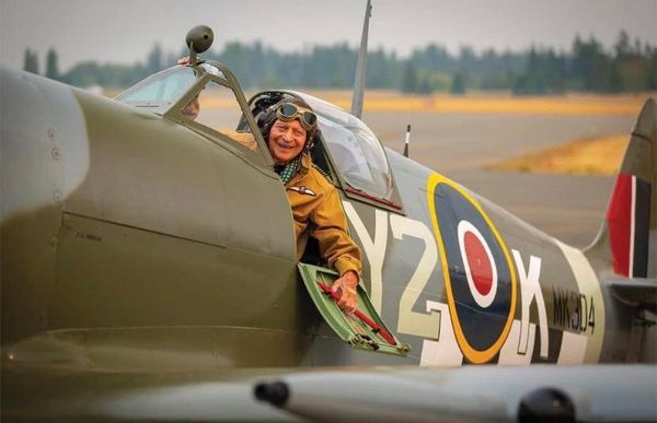 CF18Demo's tweet photo. It was with great sadness that we learned that Second World War fighter pilot ace, Wing Commander James Francis “Stocky” Edwards, passed away on Saturday, May 14th. Stocky Edwards was 100 years old. https://t.co/yGmiUeNR1a