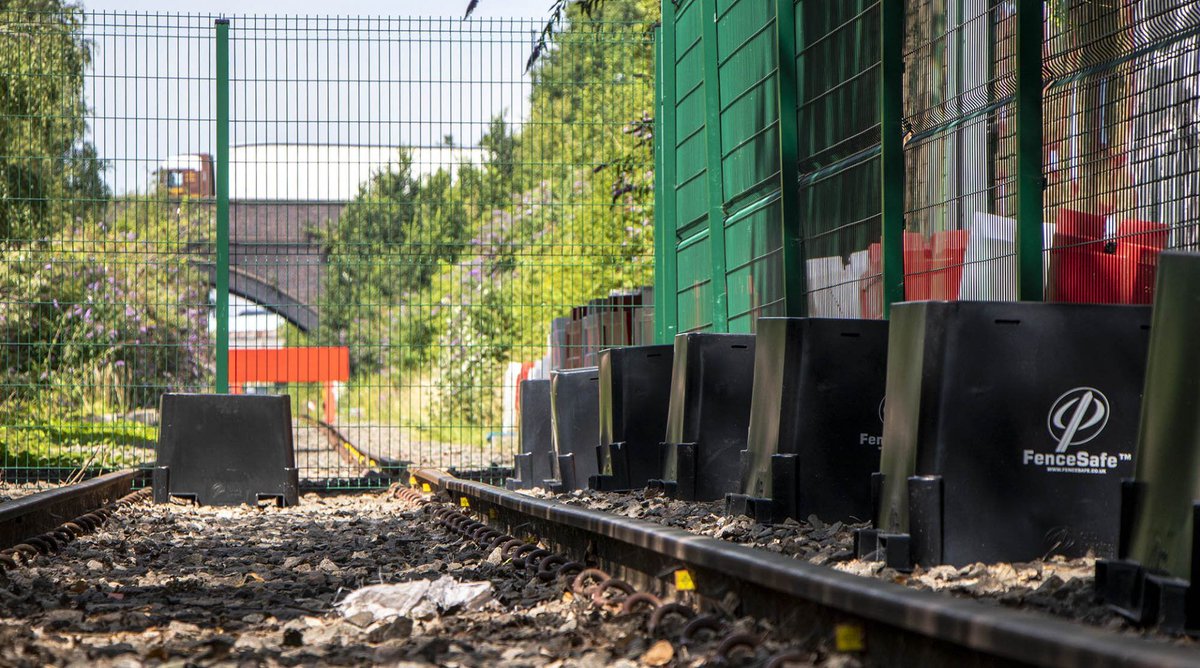 FenceSafe's tweet photo. Enabling works for HS2... how did FenceSafe protect Old Oak Common? 

Check it out here: https://t.co/07zLy30eZj

#HS2 #HS2railway #HS2rail #railway #railwayworks #enablingworks #temporaryfencing #temporaryworks #temporarysecurity #physicalsecurity #securitynews https://t.co/aLJJyhTUrl