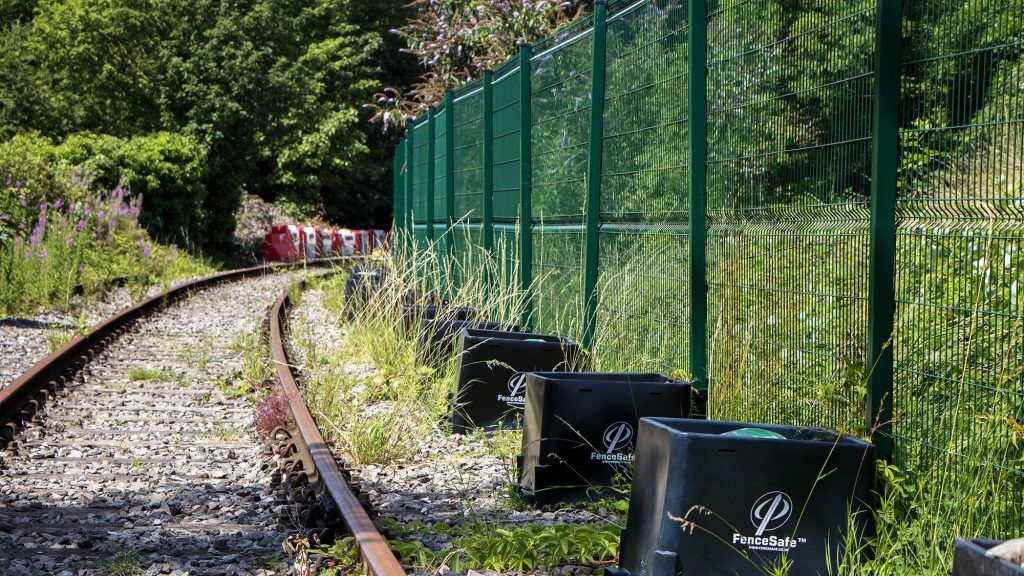 FenceSafe's tweet photo. Enabling works for HS2... how did FenceSafe protect Old Oak Common? 

Check it out here: https://t.co/07zLy30eZj

#HS2 #HS2railway #HS2rail #railway #railwayworks #enablingworks #temporaryfencing #temporaryworks #temporarysecurity #physicalsecurity #securitynews https://t.co/aLJJyhTUrl