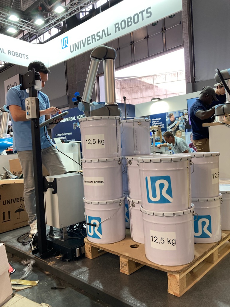 JocelynPeynet's tweet photo. J-1 avant @Salon_GI (#GiParis) 👉 https://t.co/uzWTNDEzbr Si ce n'est pas déjà fait, pensez à vous inscrire pour récupérer votre PASS d'accès au salon via le lien ci-dessus ! Rendez-vous sur notre stand 5C41 pour découvrir les multiples fonctionnalités de nos #cobots ! https://t.co/yuG0FaHJpX