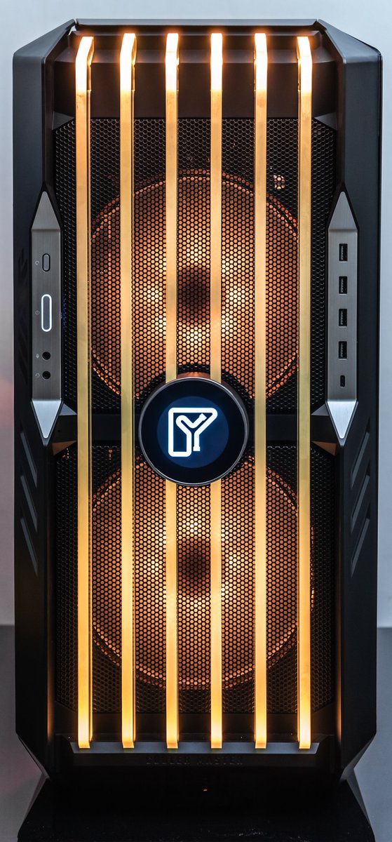 yereckt's tweet photo. HAF 700 Evo ✅ 

Un mastodonte débarque dans ta TL ! 

Super plaisant à travailler, des finitions et une modularité exemplaires. 

C'est clairement une masterclass, il vient de partir au siège de Coolermaster en Hollande, la suite appartient à l'histoire.

❤️ RT de l'amitié ❤️ https://t.co/6ILpuBz26u