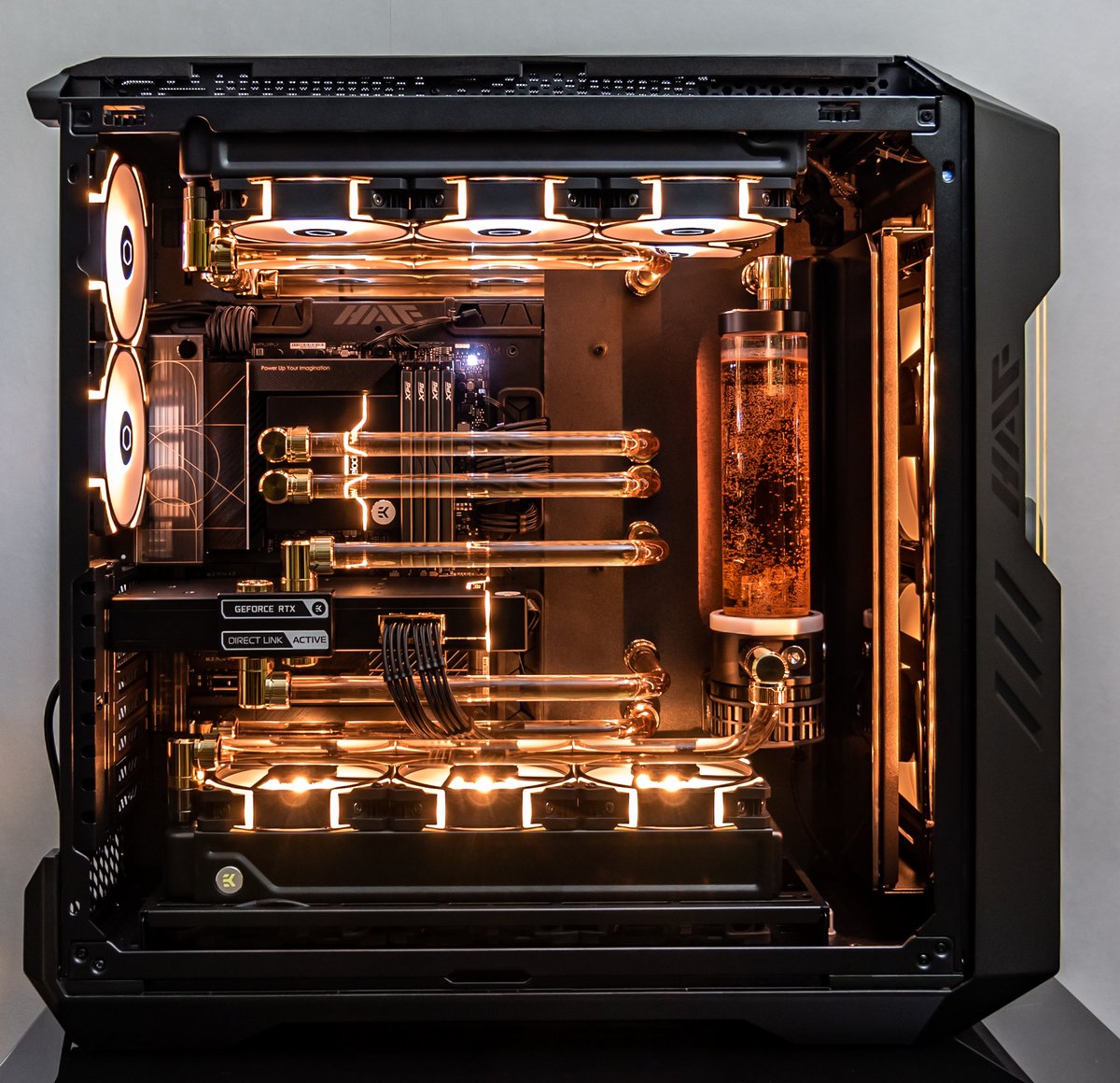 yereckt's tweet photo. HAF 700 Evo ✅ 

Un mastodonte débarque dans ta TL ! 

Super plaisant à travailler, des finitions et une modularité exemplaires. 

C'est clairement une masterclass, il vient de partir au siège de Coolermaster en Hollande, la suite appartient à l'histoire.

❤️ RT de l'amitié ❤️ https://t.co/6ILpuBz26u