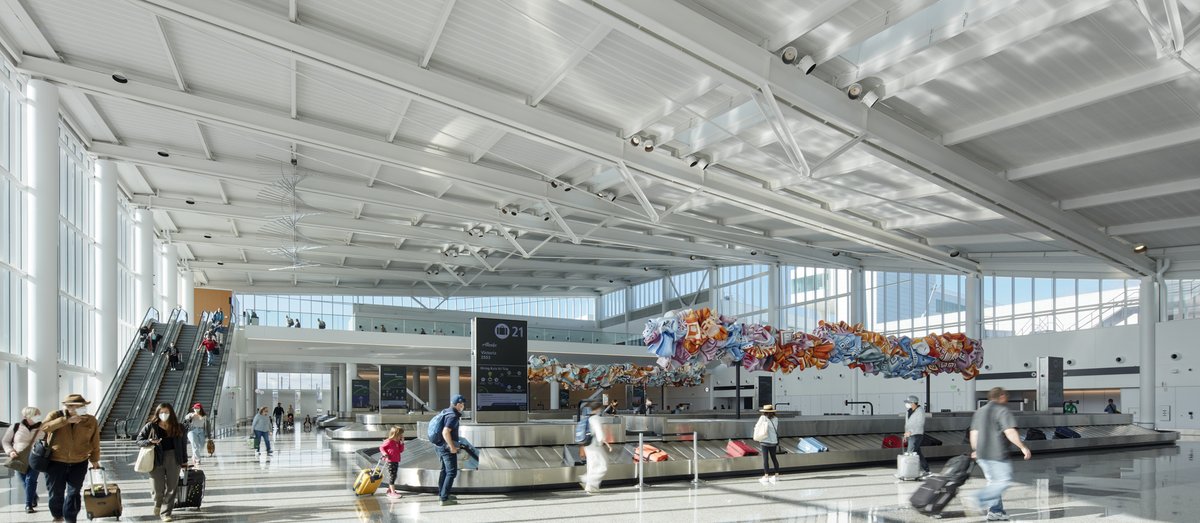 SOM_Design's tweet photo. The new SOM-designed International Arrivals Facility at Seattle-Tacoma International Airport (@flySEA), the most complex addition in the airport’s 71-year history, is now operating: https://t.co/i3qVU9h1gF #welcomeIAF #flySEA https://t.co/A576pulvw1