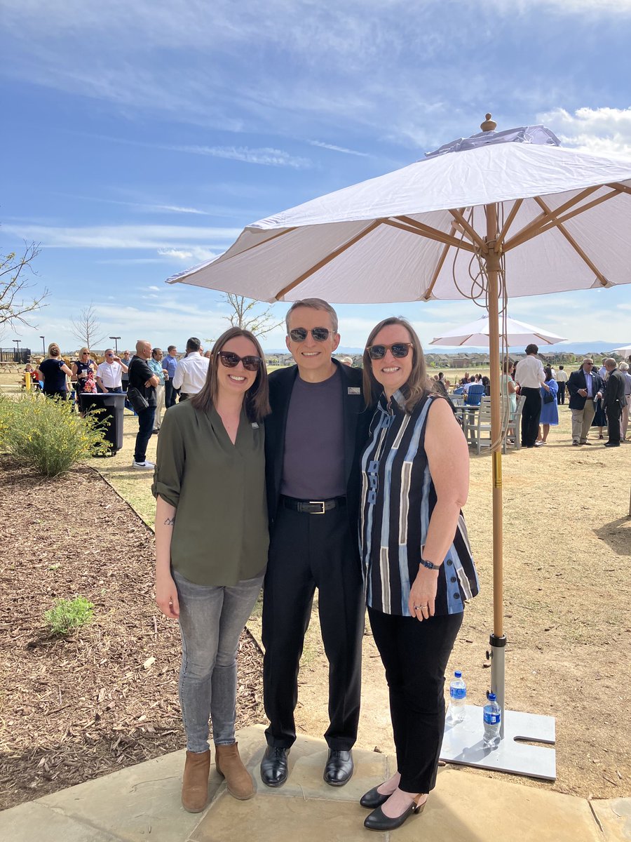 KatePerk's tweet photo. What a wonderful weekend getting to meet Intel CEO & top geek @PGelsinger at the #LegendsAndLuminaries 2021 event. #IAmIntel #GeeksAreCool https://t.co/lqDoJnpm67
