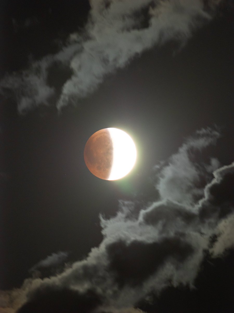 esa_es's tweet photo. Hoy en #cielosESA ...

@OriolFernandezB nos envía estas bonitas imágenes del #EclipseLunar 

¡Muchas gracias @OriolFernandezB por tus fotos!

Etiqueta tus 📸📸 con #cielosESA https://t.co/1X21NrC4Ma