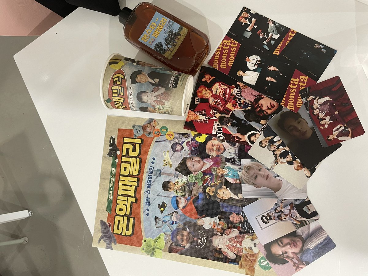 everydaybebe's tweet photo. 4. 몬엑패밀리
애기때 사진으로 꾸며진 거 자체 부터가 너무 좋았구 들어갔는데 데뷔부터 지금까지 사진 다있다? 이건 그냥 감동백배ㅜㅜㅜㅜ사진 하나하나 보는데 내가 다 뭉클함 내가 몬엑 키운줄ㅜㅜ 특전도 너무 맘에들어❤️
#우리_늘그랬듯_함께하자 https://t.co/OnJyvwOuKO