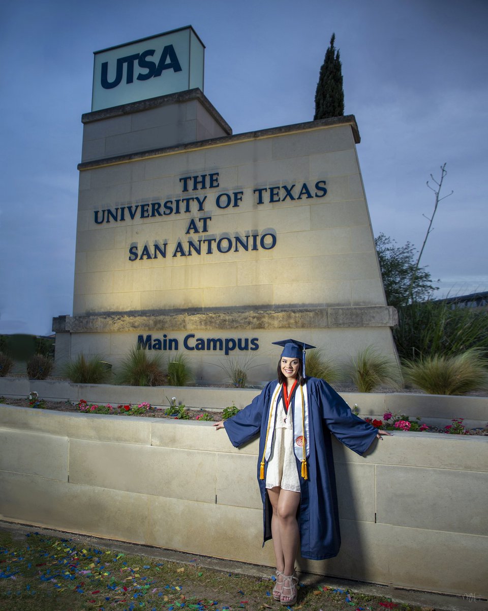 gabycanavati_'s tweet image. #UTSAGrad22 🎓 did the damn thing!!