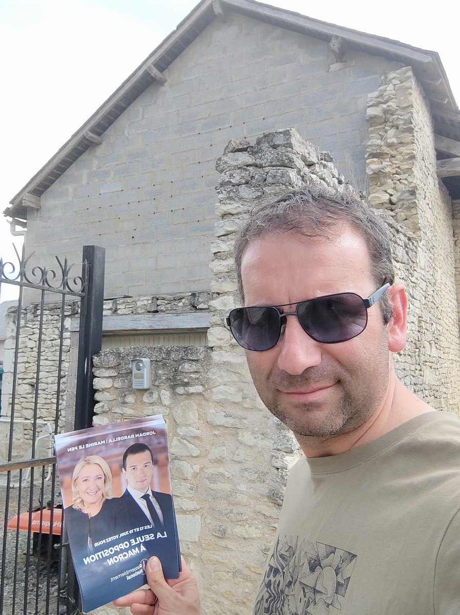 TouletJrme1's tweet photo. Un peu de militantisme par ce bel après midi ensoleillé☀️ collage, boitage à #Chouppes circonscription 4 de la #Vienne (86) où @MLP_officiel à obtenu 59,31% à l'élection présidentielle 🇨🇵
#electionslegislatives2022 #MarineLePen https://t.co/7CkbpQF904