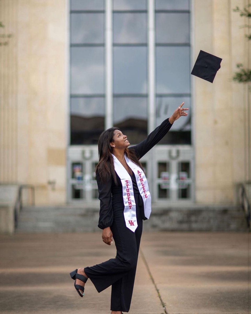 UHCougarVB's tweet photo. 𝐆𝐑𝐀𝐃𝐔𝐀𝐓𝐄𝐒! We are so proud of each of our Cougar grads!

#UHGrad X #BeSomeone https://t.co/oQuR9PRdlN