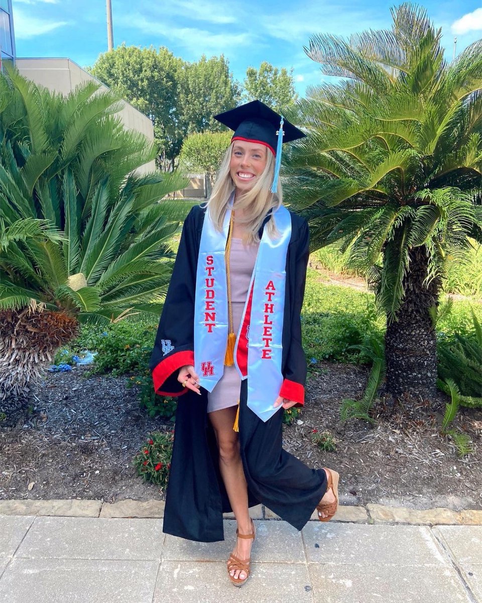 UHCougarVB's tweet photo. 𝐆𝐑𝐀𝐃𝐔𝐀𝐓𝐄𝐒! We are so proud of each of our Cougar grads!

#UHGrad X #BeSomeone https://t.co/oQuR9PRdlN