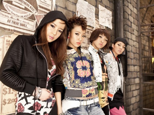 AyoMinzy's tweet photo. It's been 13 years since the world changed with the birth of one of the most legendary girl groups ever. These four women, after all this time, still have so much power on the stage. Happy 13th Anniversary, 2NE1!

#13StrongYearsWith2NE1 https://t.co/Bv9hfbzec4