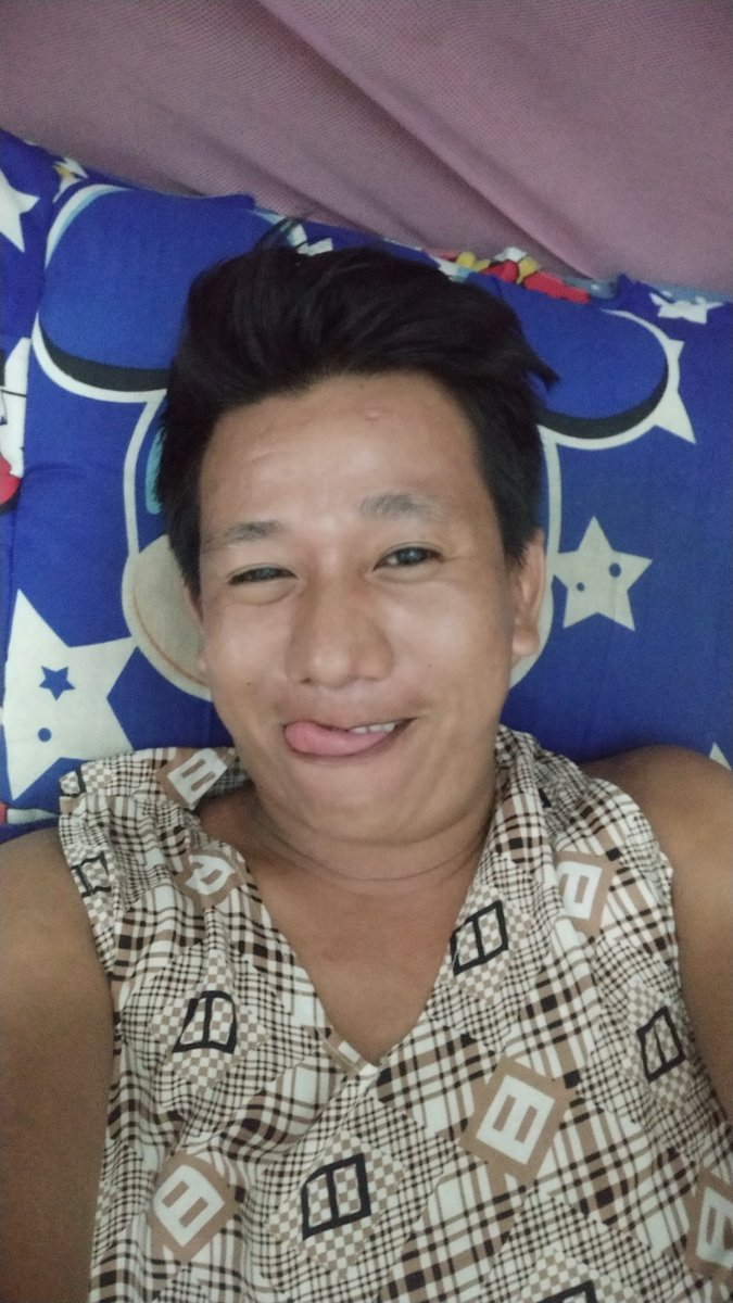 LaySoe18's tweet photo. စောက်ခွက်ပြောင်ကြည့်တာ😁😁😁 https://t.co/f0U33Mw39x