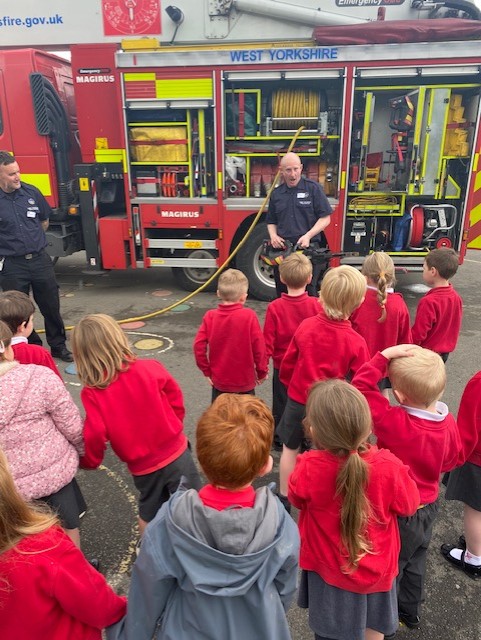 AcademyWalton's tweet photo. A HUGE thank you to White Watch at @WYFRS for a wonderful visit this afternoon ๐จ๐ปโ๐๐ The Butterflies were so excited to share all they had learnt about the role and find out even more! We even got to have a go at using the hose ๐๐ #WPAEYFS https://t.co/s9kk7w2uoF