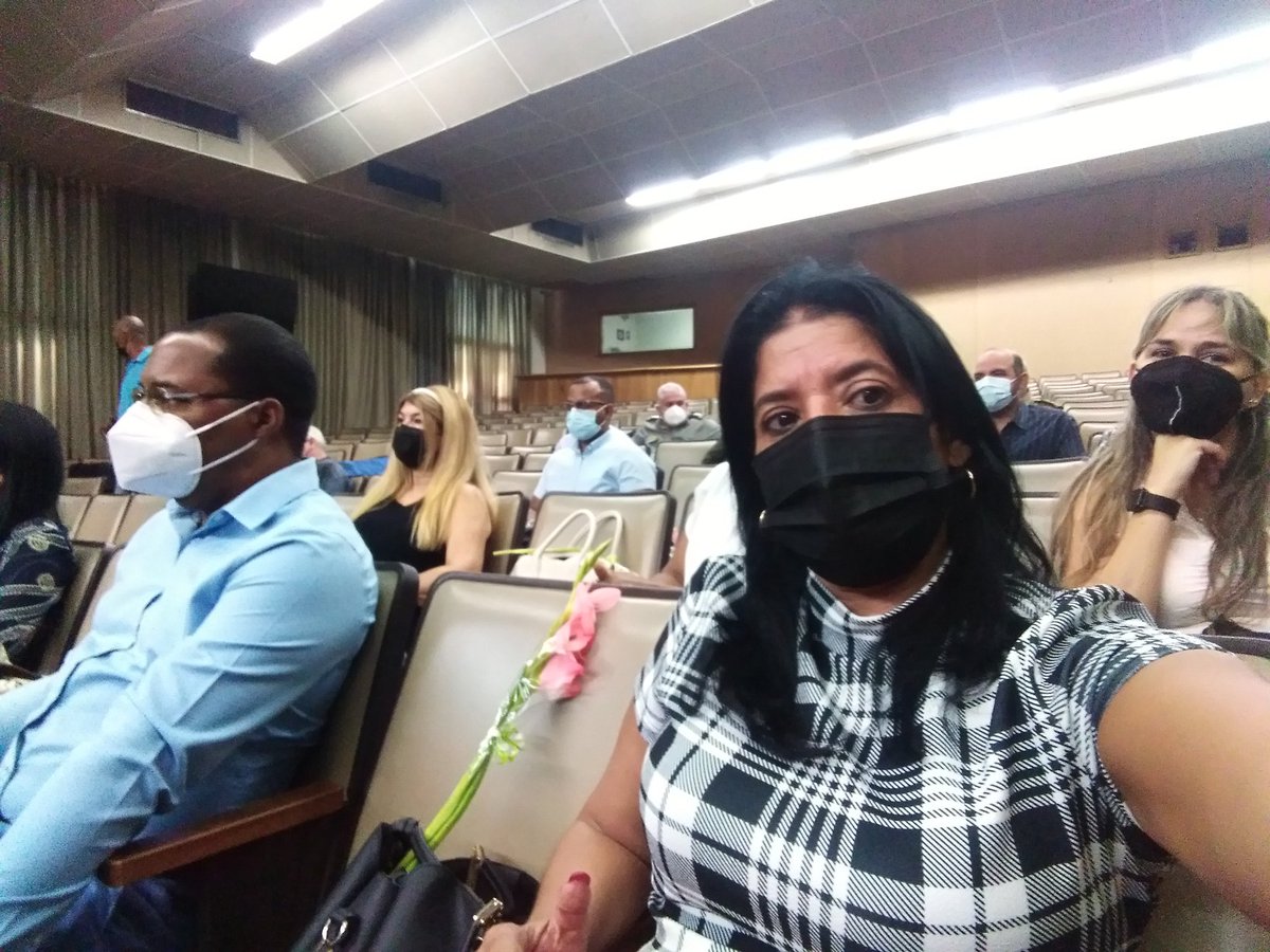 ZunildaParra's tweet photo. Comienza e en la Escuela Superior de Cuadros del Estado y del Gobierno, la I Edición del Diplomado en Administración Pública y Empresarial. Participa en representación del #MITRANS, la Directora General del #Cimab y el Director General de #RUN
@MitransCuba
@GemarOsde https://t.co/uofC6uo38d
