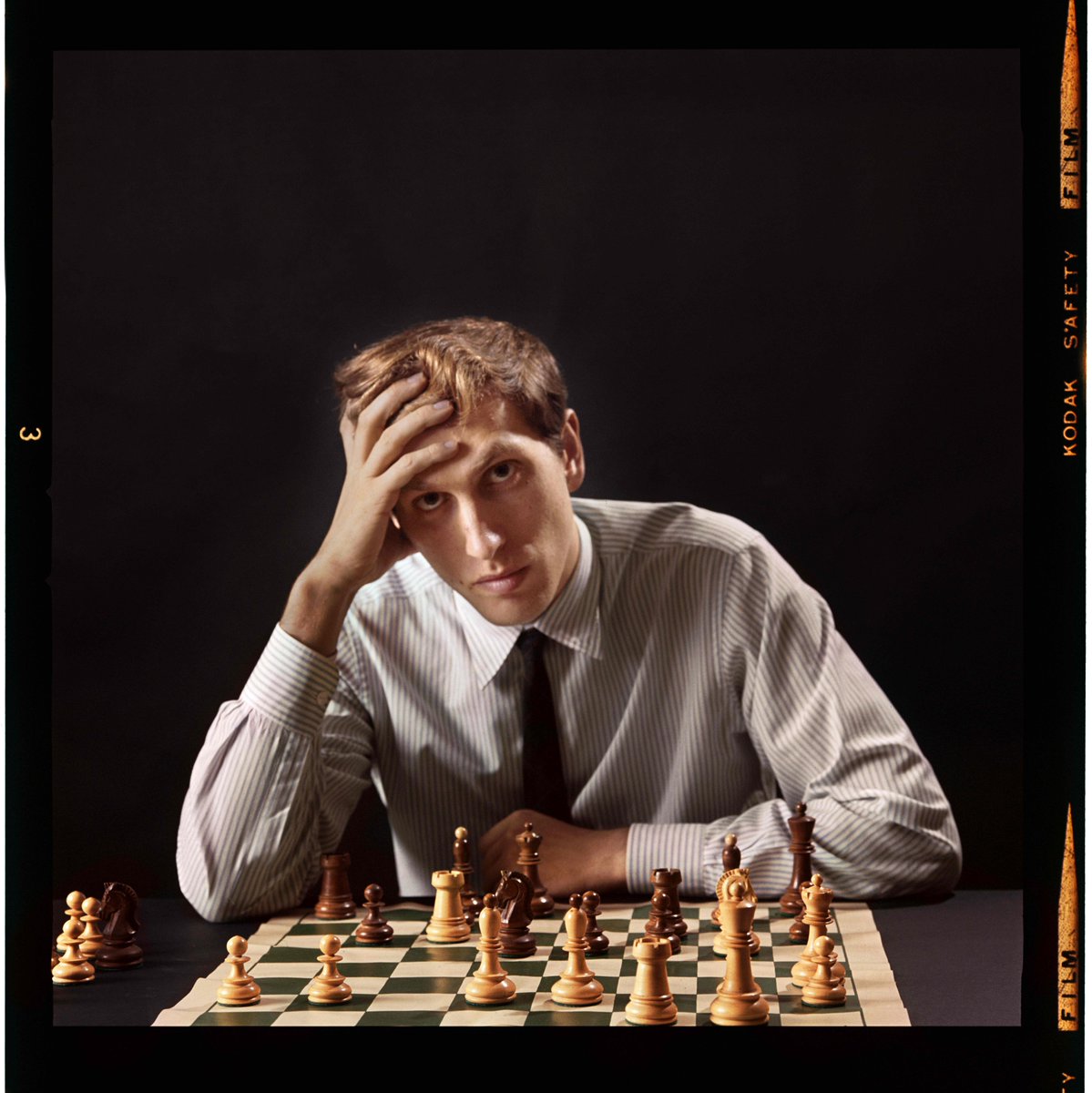 Bobby Fischer, photographed in New York City by David Attie on August 10th, 1971.
Note the 'Dubrovnik' chess set - a favourite of Fischer's - and the position on the board, from 3rd game of Fischer's Candidates' Quarter-final match v. Mark Taimanov.