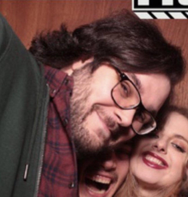 xsluteverx's tweet photo. Can’t stop laughing about how Lee looks rn https://t.co/0dnKlpEo5o