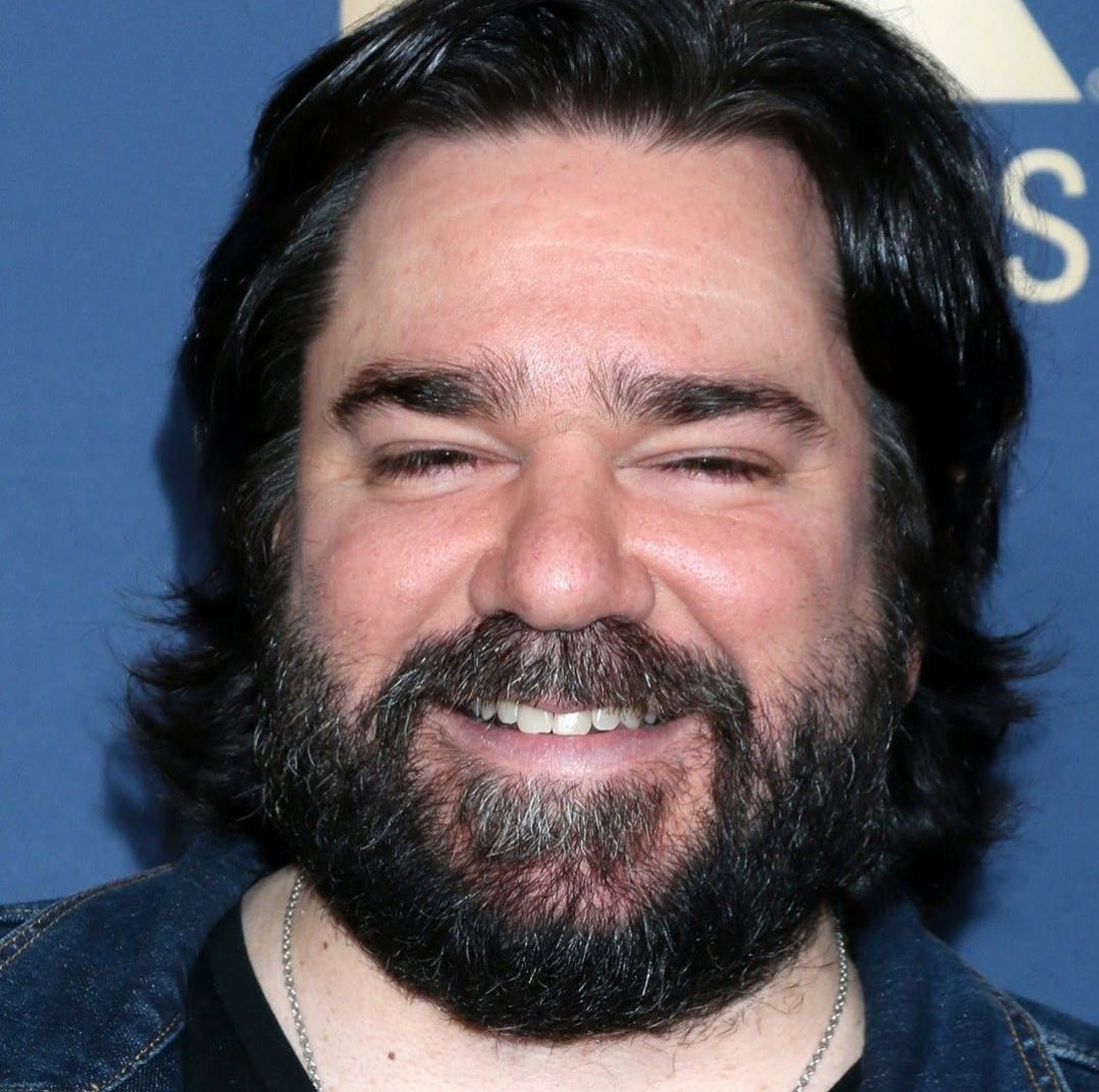 xsluteverx's tweet photo. Can’t stop laughing about how Lee looks rn https://t.co/0dnKlpEo5o