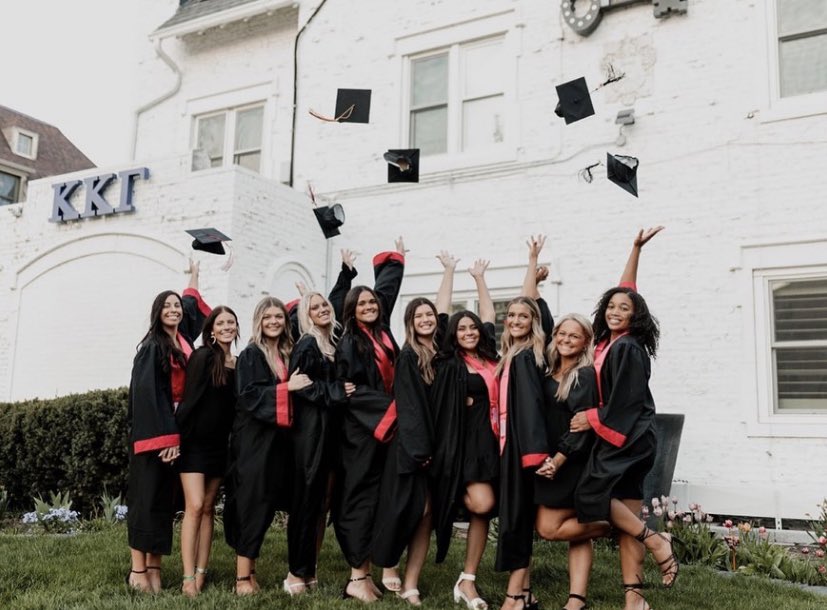 “Oh the places you’ll go!” Congratulations to our 2022 Graduates🎓⭐️ Thank you seniors for showing what it means to be a Kappa!#rahrah4life