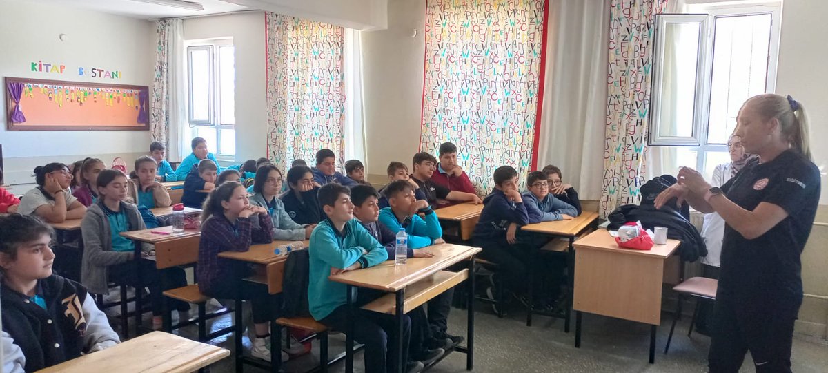 Malatya il Milli eğitim Müdürlüğü ilkyardım Egitim merkezi Temel Eğitimde 10.000 okul Proje kapsamında Veli ve Öğrenci egitimlrerimiz Cumhuriyet ilkokulu, Hasan  Başer Ortaokulunda  gerçekleşti. #herkeseilkyardım
<a href="/OzilLevent/">Dr. Levent Özil🇹🇷🇹🇷🇹🇷</a> <a href="/ozkan_meb/">Özkan AVCI</a> <a href="/cemalunal/">Cemal Ünal</a> <a href="/behcet_bakir/">behçet bakır 🇹🇷</a>