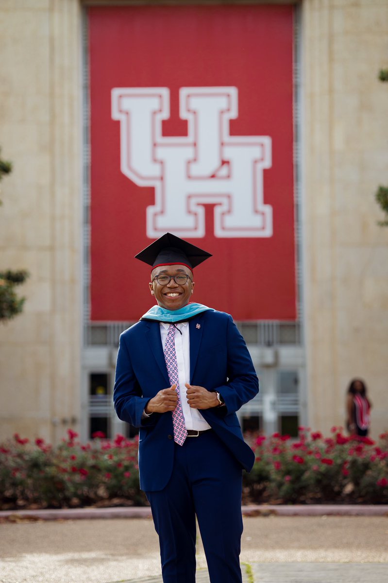 thomasmarshal26's tweet image. From Houston, with love.✌🏾@UHouston 

What a 2 years it’s been. Thankful to have officially #masteredit. Here’s to a break from my K-18 career😂 and taking time to enjoy the moment❤️ #BlackGrad