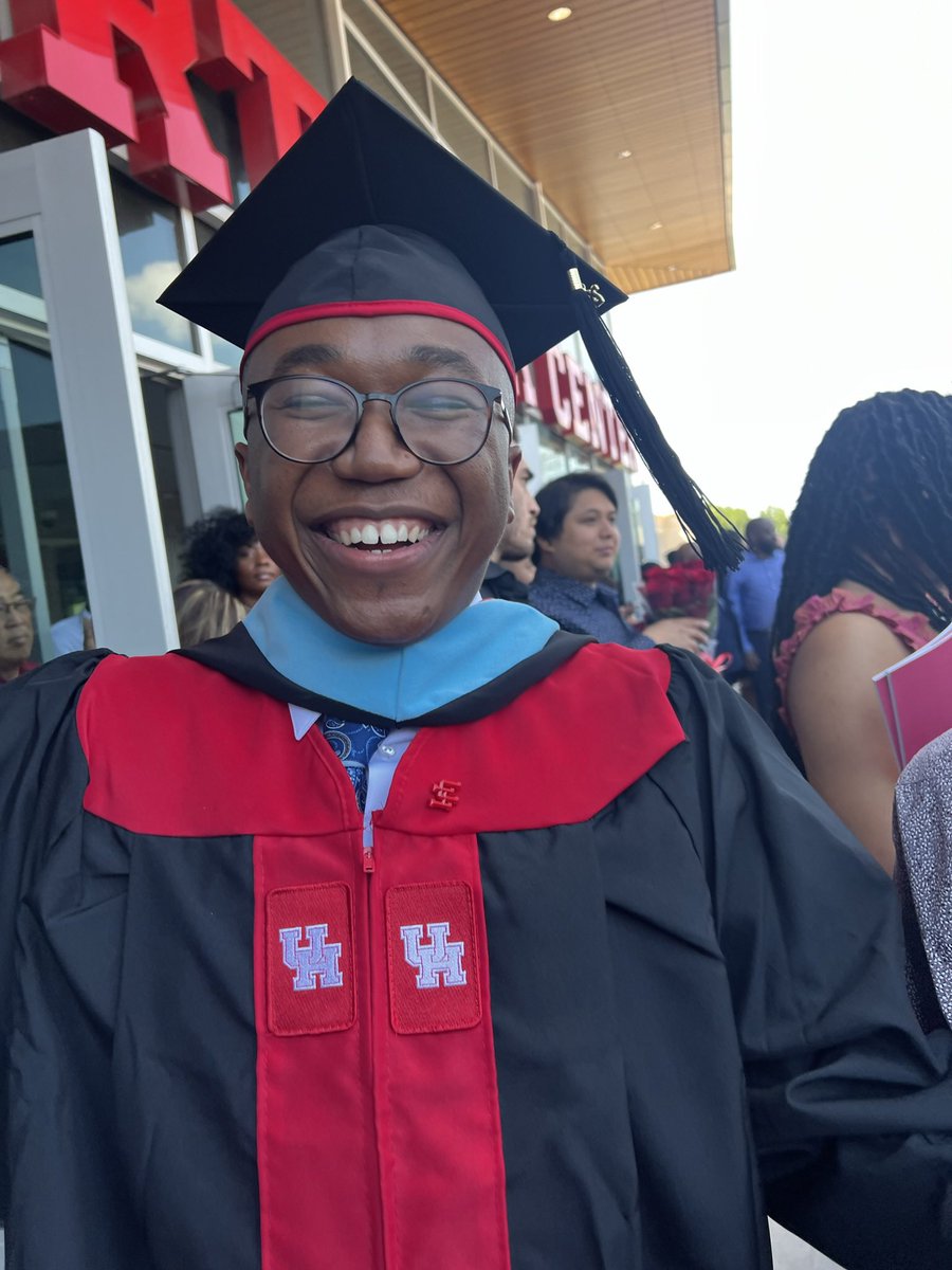 thomasmarshal26's tweet image. From Houston, with love.✌🏾@UHouston 

What a 2 years it’s been. Thankful to have officially #masteredit. Here’s to a break from my K-18 career😂 and taking time to enjoy the moment❤️ #BlackGrad