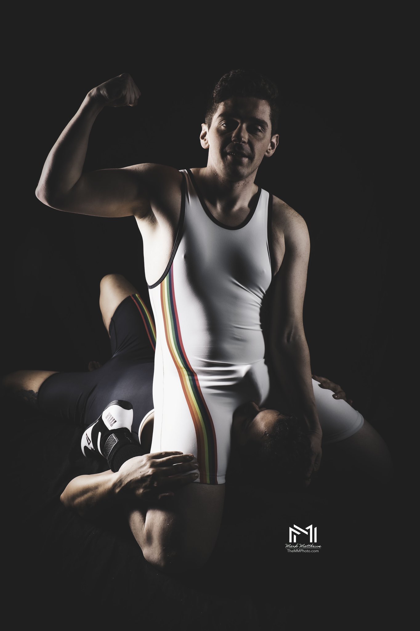 Freddy Campbell on X: Crushing on men or crushing men? Why not both for a  Monday 😈 🤼‍♂️: @AshDeLeon5 P.S. I think he likes the view 😁 📸:  @MarkMatthewsXXX #mcm #flex #schoolboypin #