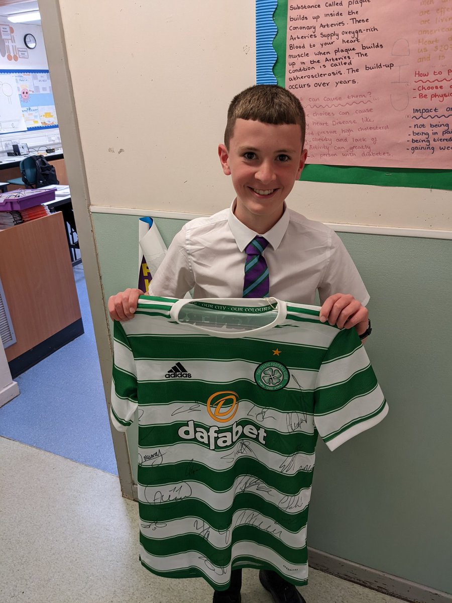 StMoFootball's tweet photo. Darragh's reaction to winning his signed Celtic strip made @MrFitzpatrick1's Monday 😁😁! Congratulations!! https://t.co/V89I0e9miy