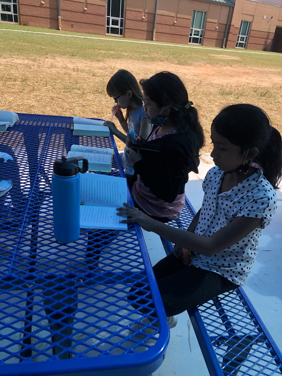 We put the new outdoor classroom to use today! Freeze pops paired with our favorite books! It doesn’t get much better than this! ☀️📚