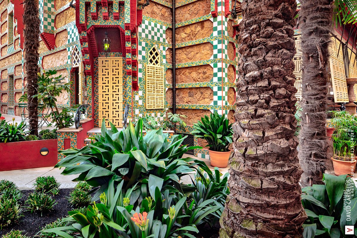 Diumenge 22 torna al jardí la benedicció de roses per Santa Rita i, per celebrar-ho, tot el cap de setmana les entrades per visitar la Casa Vicens tindran un 50% de descompte amb el codi SANTARITA casavicens.org/ca/santarita/ #CVSantaRita #fotografia <a href="/casa_vicens/">Casa Vicens Gaudí | BCN 🏛️ UNESCO World Heritage</a> 📷🌹😊